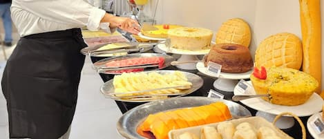 Buffet déjeuner gratuit tous les jours