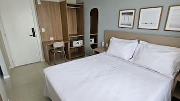 Cofres nos quartos, escrivaninha, cortinas blackout, Wi-Fi de cortesia