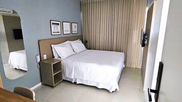 Apartamento Executivo | 客房内保险箱、办公桌、遮光窗帘、免费 WiFi