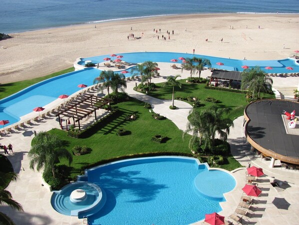 Departamento Elite | Alberca | 3 albercas al aire libre 