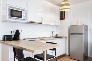 Microwave, stovetop, coffee/tea maker, highchair - Home2Book Atlantic View Studio Mesa del Mar (Mesa del Mar)
