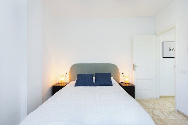 2 bedrooms, iron/ironing board, WiFi, bed sheets