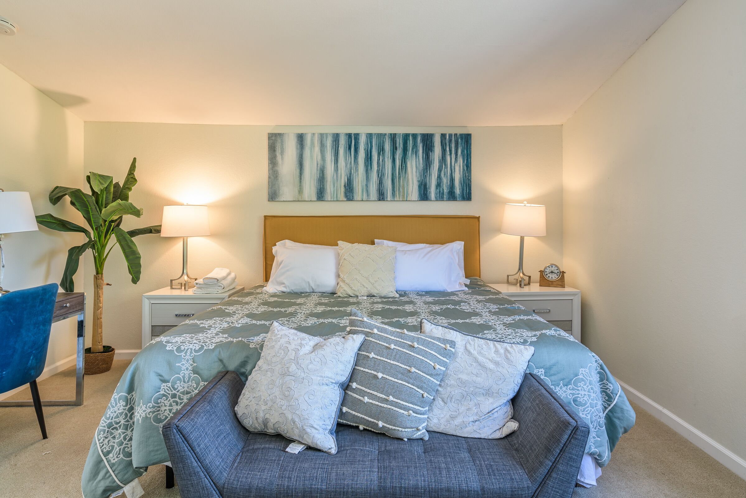 4 habitaciones, tabla de planchar con plancha, wifi y ropa de cama 