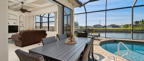 حمّام سباحة مُدفَّأ