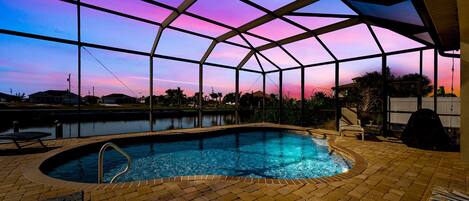 Lämmitetty uima-allas