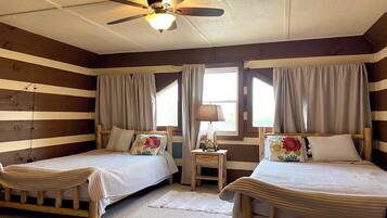 1 makuuhuone, työpöytä, silitysrauta/-lauta, Wi-Fi