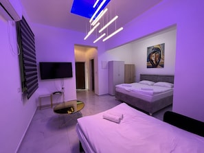 Basic Studio Suite | Individually decorated, individually furnished, laptop workspace - Ha-Yarkon Thirty Nine (Tel Aviv)