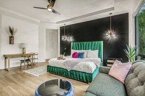 6 bedrooms, iron/ironing board, WiFi, bed sheets