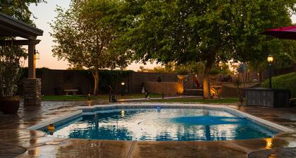 Lux City Pad: Shops & Fun Nearby