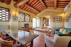 Télévision, table de tennis de table