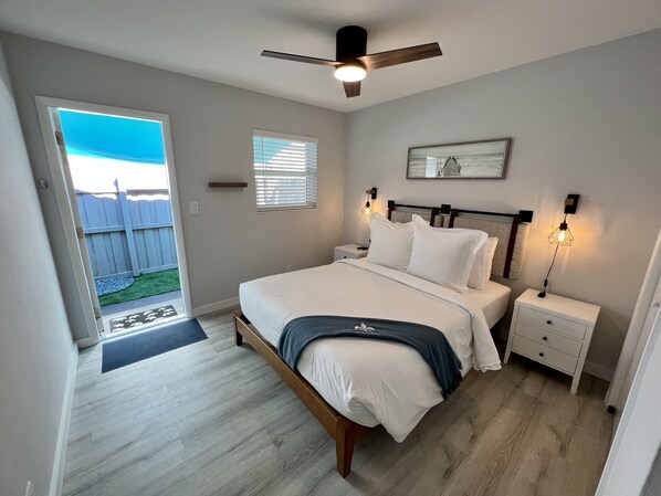 1 bedroom, desk, iron/ironing board, travel cot - Villa @ Michloe - Steps from Wilton Drive (Wilton Manors)