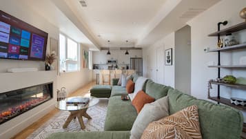 智能电视、壁炉