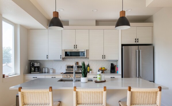 Fridge, microwave, oven, stovetop - New townhome with private rooftop deck and beautiful Mountain Views, 5 min to DU (Denver)