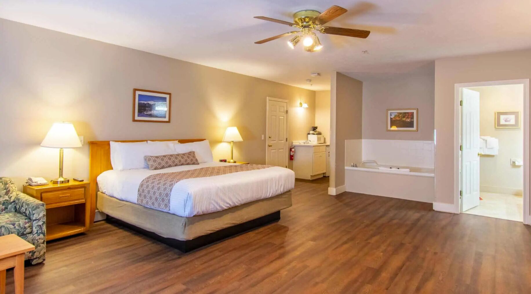 SUITES AT ATTITASH MOUNTAIN VILLAS - SLEEPS 6 - PERFECT LOCATION AND AMENITIES!