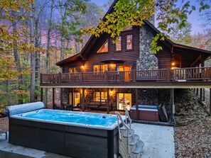 Pool - Explorer Lodge | Theatre Room | Hocking Hills (Logan)