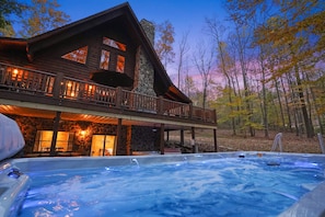 Outdoor spa tub - Explorer Lodge | Hocking Hills, Theatre Room (Logan)