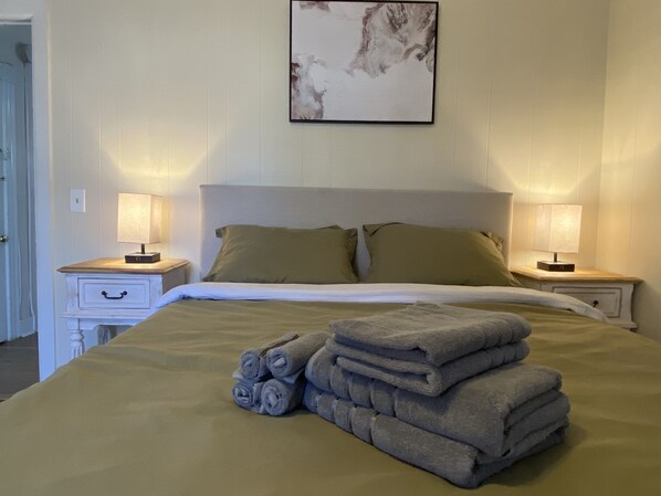 2 sovrum, skrivbord, gratis wi-fi och sängkläder