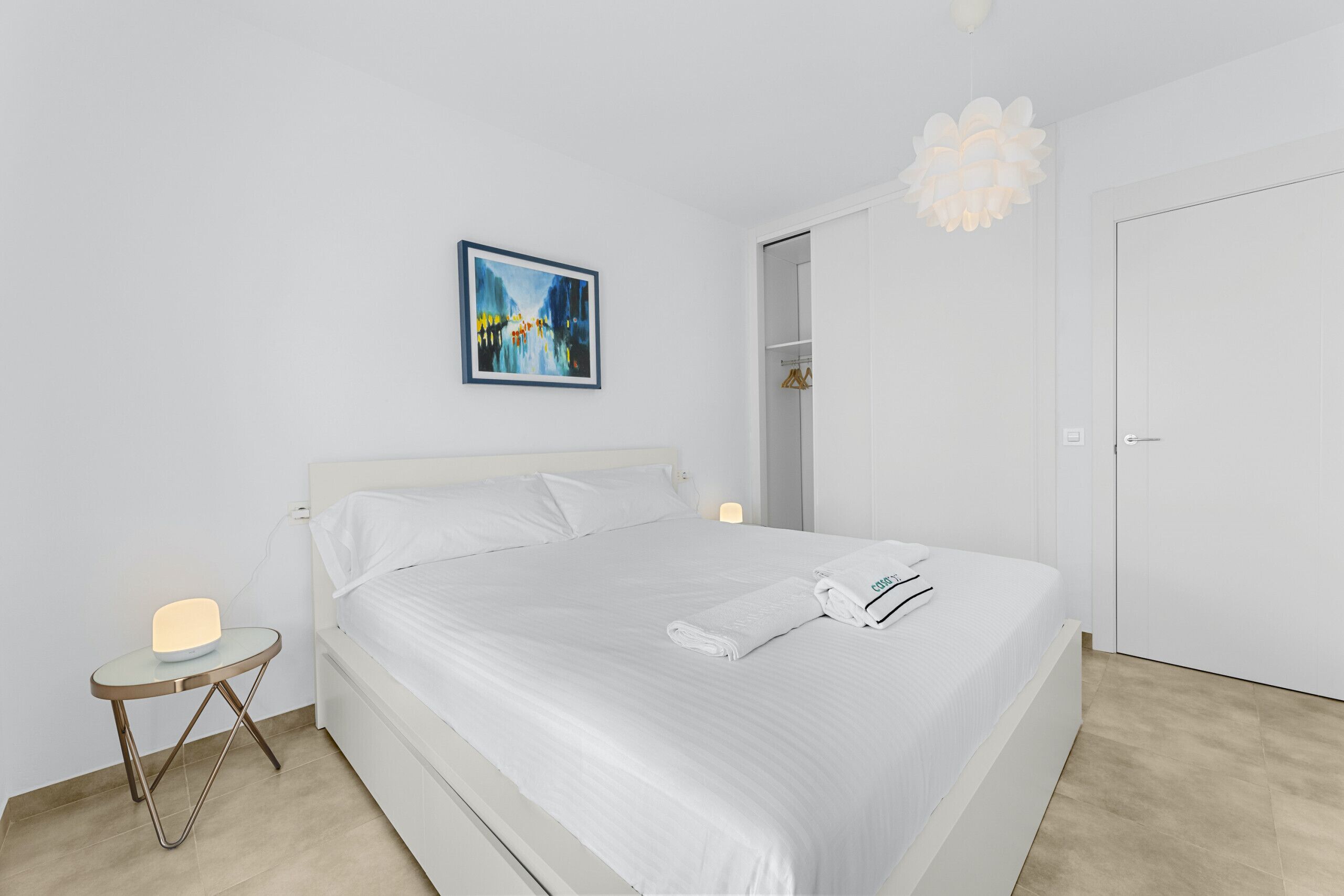 3 室のベッドルーム、アイロン / アイロン台、WiFi (無料)、ベッドシーツ