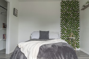 5 bedrooms, in-room safe, desk, iron/ironing board