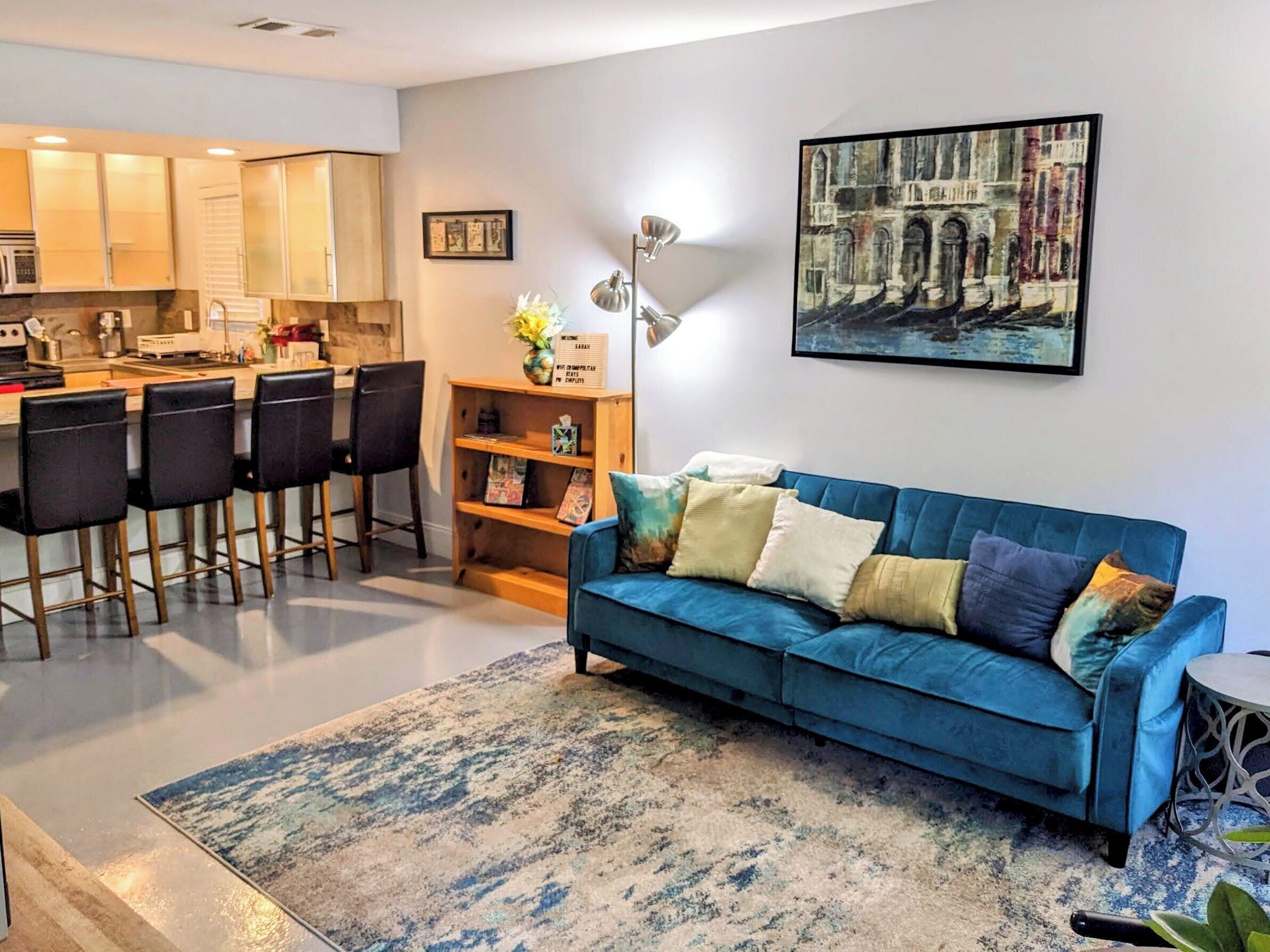 Great location by Bojangles Coliseum 2 bed/parking