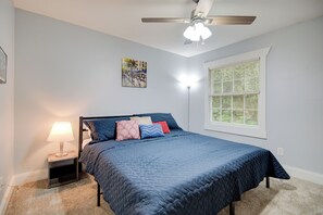 2 bedrooms, desk, iron/ironing board, travel cot