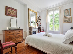 2 chambres, fer et planche à repasser, Wi-Fi, draps fournis