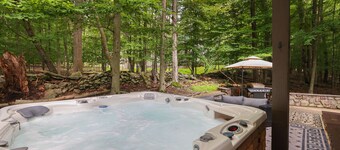 Welcome to the Whitetail Lodge!