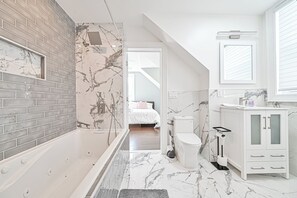 Hårtork och handdukar