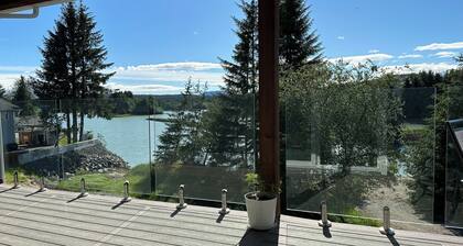 Eagle’s Nest River and Mountain View. Walking distance to the Airport.