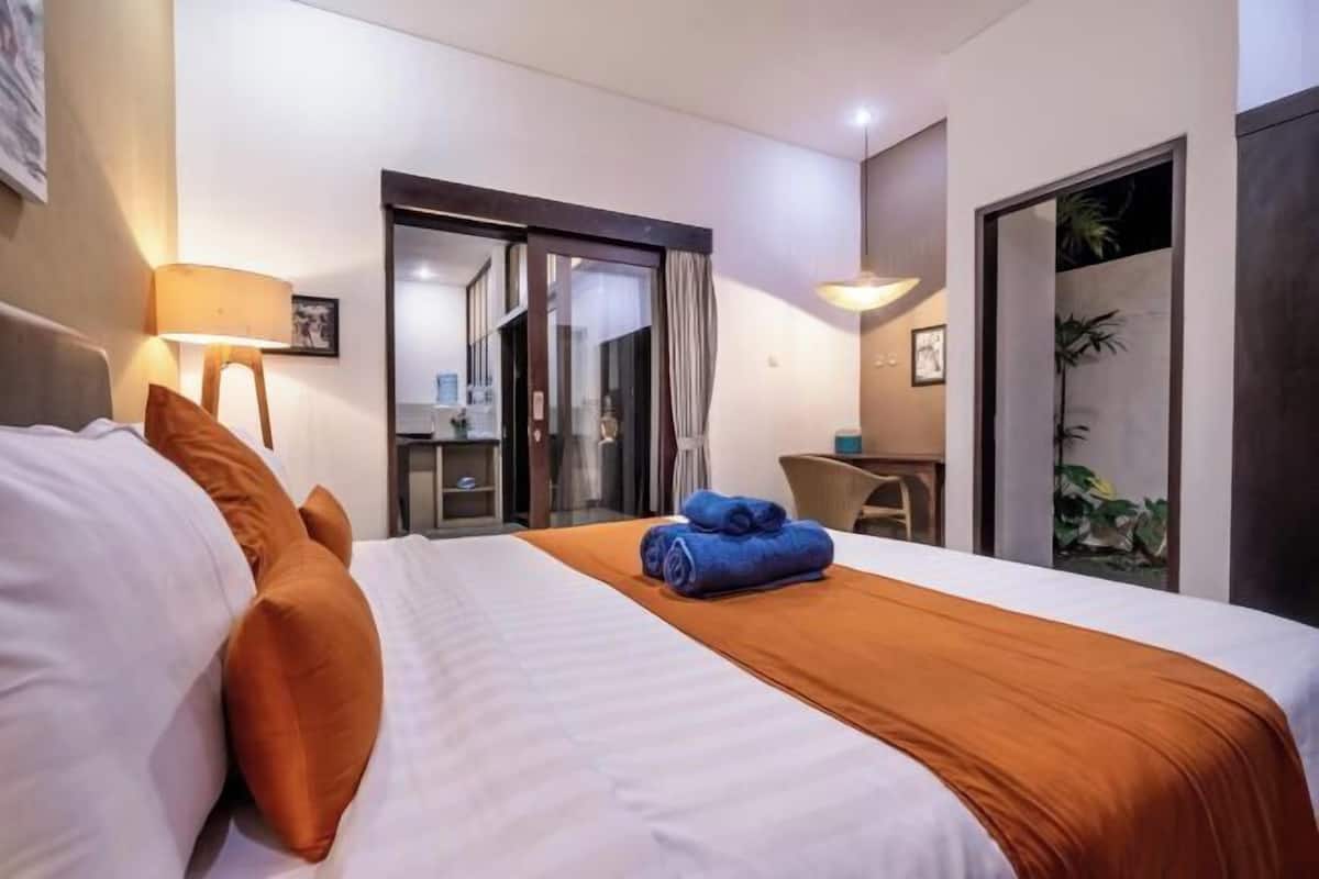 3 habitaciones, caja de seguridad en la habitación y escritorio