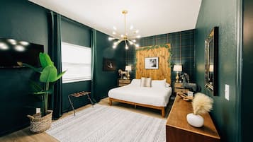 4 室のベッドルーム、デスク、アイロン / アイロン台、旅行用ベビーベッド