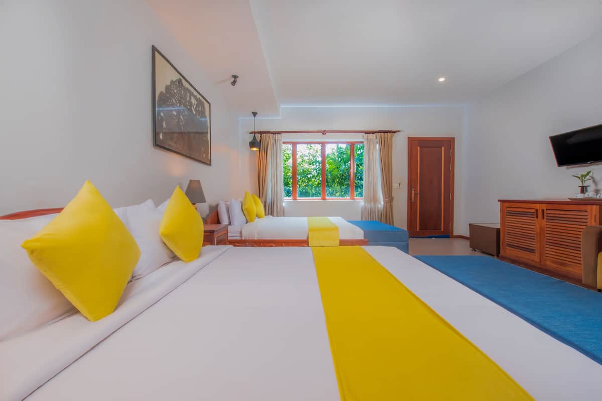 Deluxe Family Room | Premium bedding, minibar, in-room safe, desk