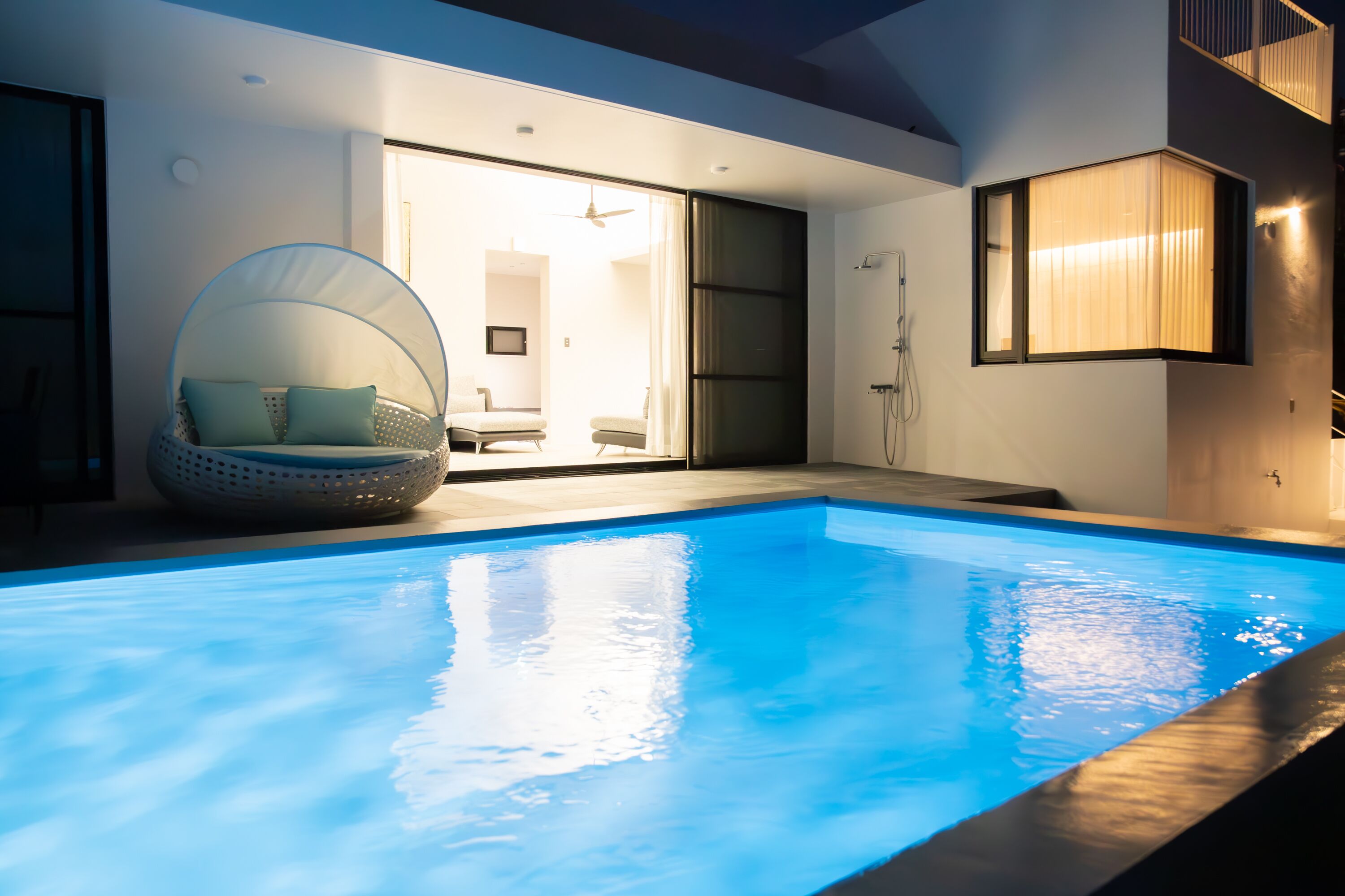 حمّام سباحة خارجي