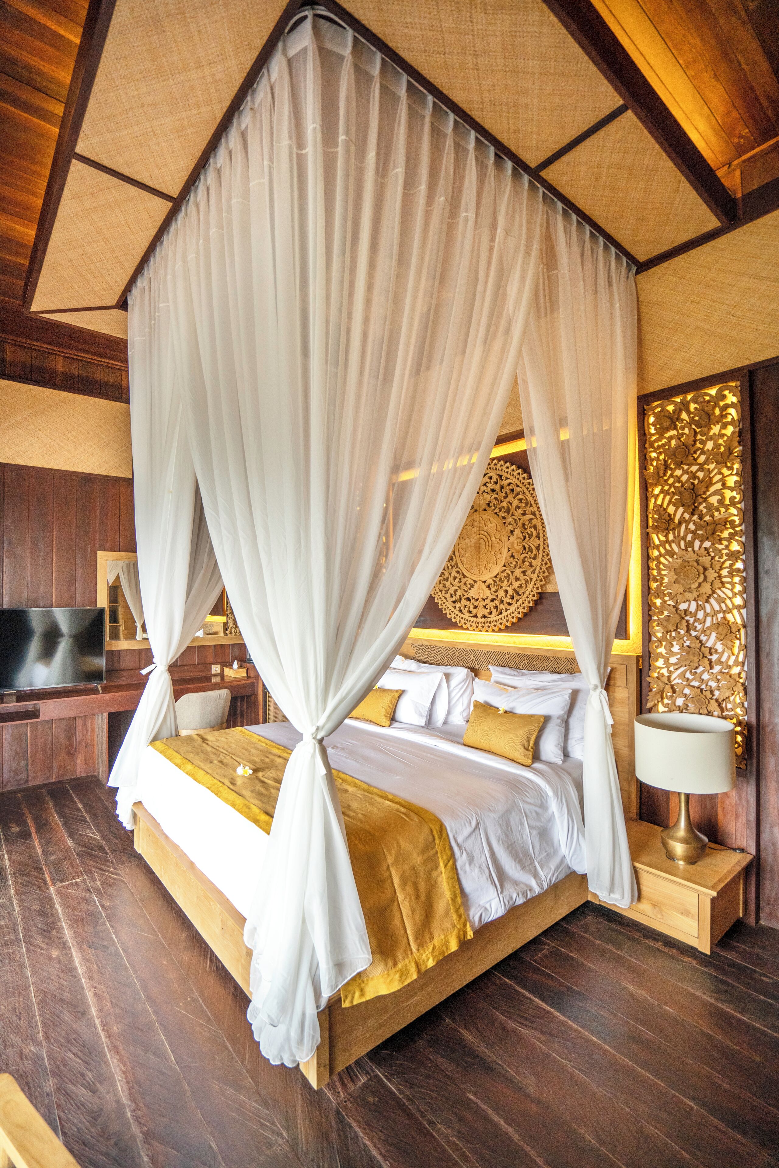 Suite Deluxe | Ropa de cama de alta calidad, mobiliario individual, escritorio