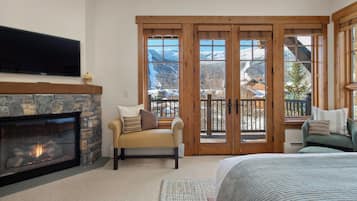 4 bedrooms, desk, iron/ironing board, WiFi