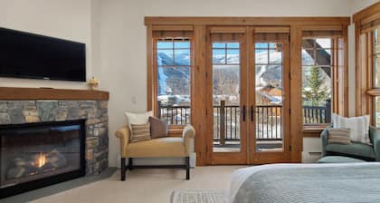 4 Bedroom Spruce Peak Mt Cabin "StoweGlobe" Steps to the lifts with FULL Mountain Views.
