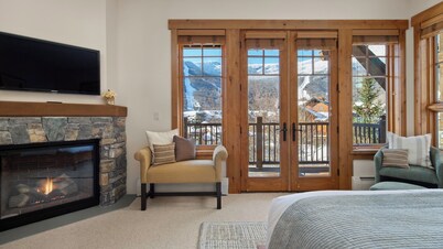4 Bedroom Spruce Peak Mt Cabin "StoweGlobe" Steps to the lifts with FULL Mountain Views.