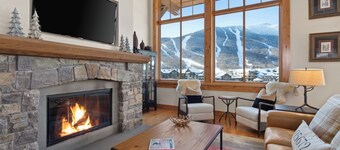 4 Bedroom Spruce Peak Mt Cabin "StoweGlobe"  Steps to the lifts with FULL Mountain Views.