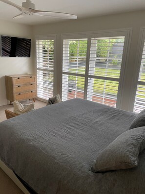 3 bedrooms, iron/ironing board, WiFi, bed sheets - Mt Eliza Magic (Mount Eliza)