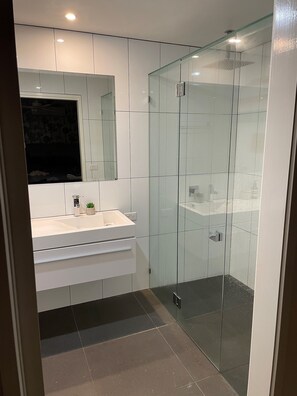 Shower, towels, soap, shampoo - Mt Eliza Magic (Mount Eliza)