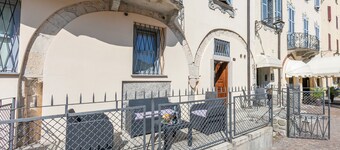 Il Nido Del Cigno Pied dans l'eau, Arona, Italy