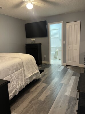 3 bedrooms, iron/ironing board, WiFi, bed sheets