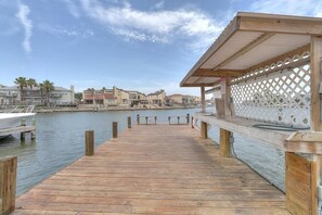 Property grounds - Couples retreat on canal, Serene sunset views, 1.3 miles to beach-NEW ON MARKET! (Corpus Christi)