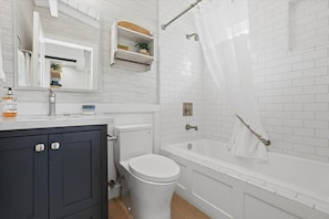 Hair dryer, towels - Balboa Island Luxury Penthouse Suite With Bay Views (Newport Beach)