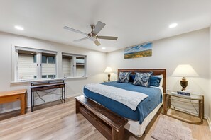 4 bedrooms, desk, internet, bed sheets