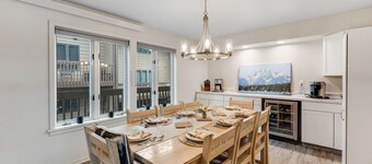 Dog-friendly condo with pool, 3 tennis courts, hot tub, & fireplace