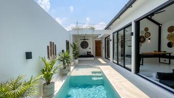 Kolam renang outdoor