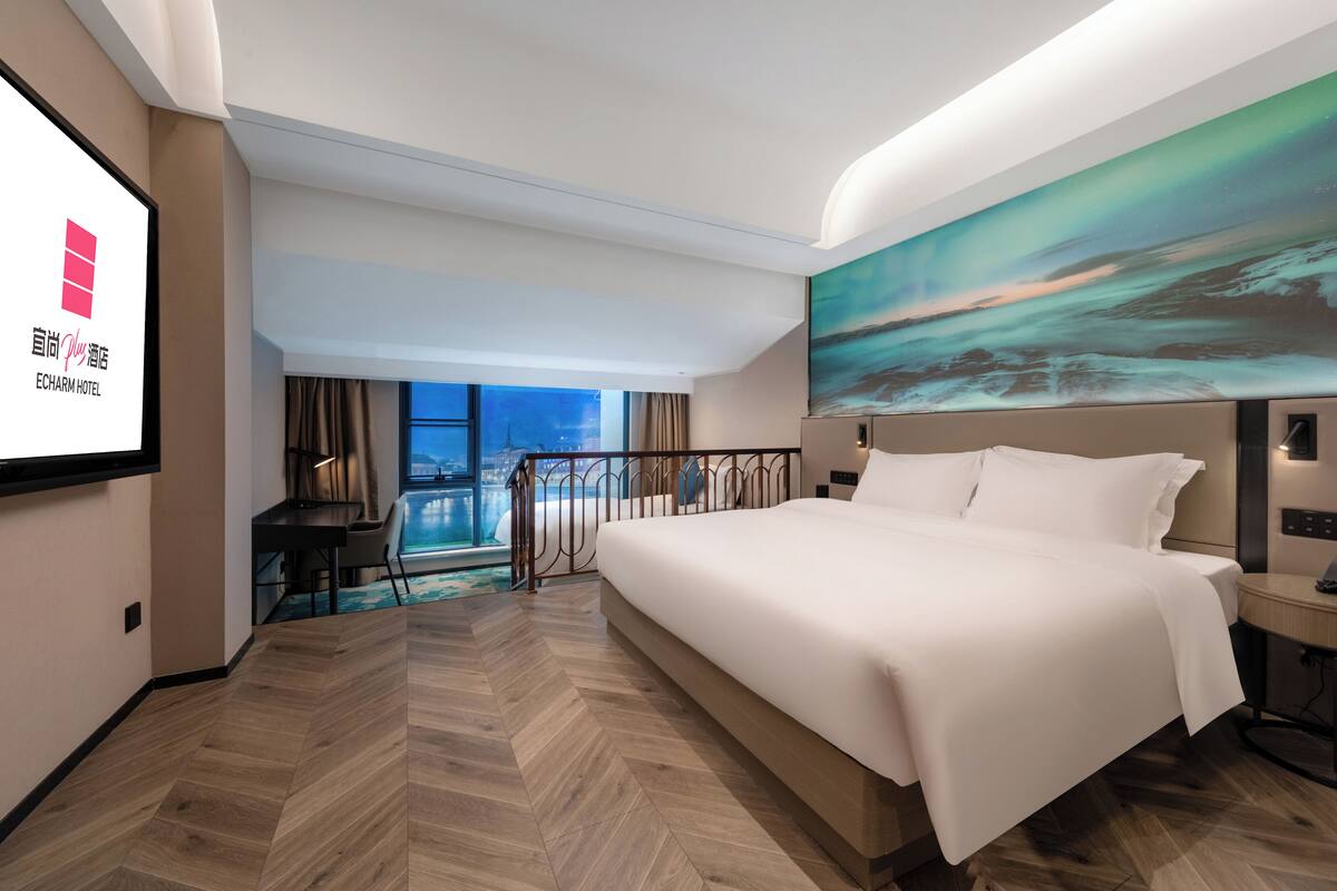 ห้องซูพีเรียทวิน | เครื่องนอนระดับพรีเมียม, เตียงเมมโมรีโฟม, มินิบาร์ฟรี, โต๊ะทำงาน