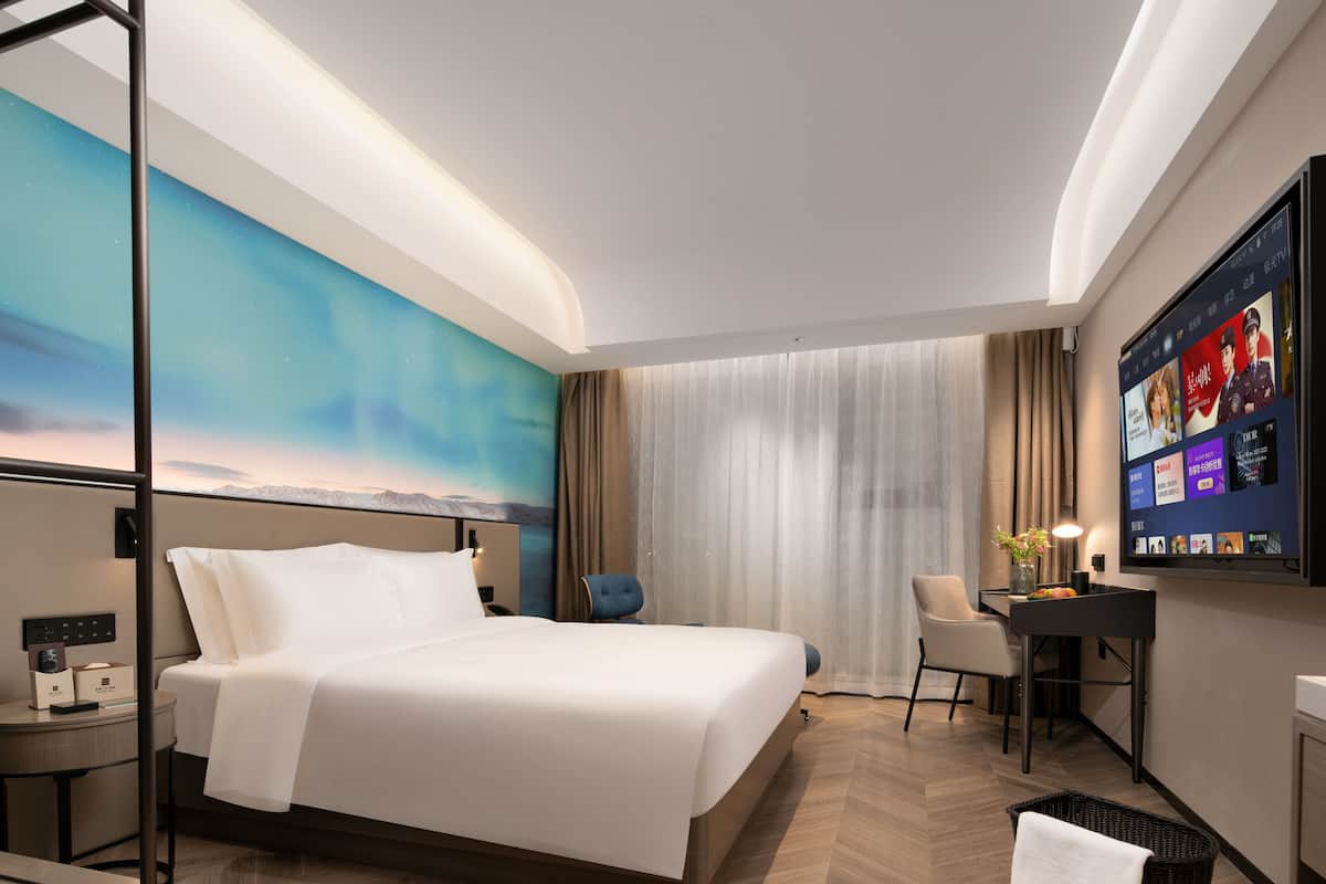 ห้องซูพีเรียดับเบิล | เครื่องนอนระดับพรีเมียม, เตียงเมมโมรีโฟม, มินิบาร์ฟรี, โต๊ะทำงาน