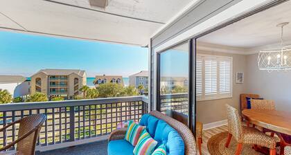 Amazing ocean-view condo has on-site pool, elevator, easy beach access & balcony